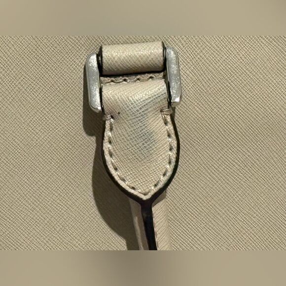 Authentic Michael Kors Handbag with Crossbody Strap - Picture 5 of 15